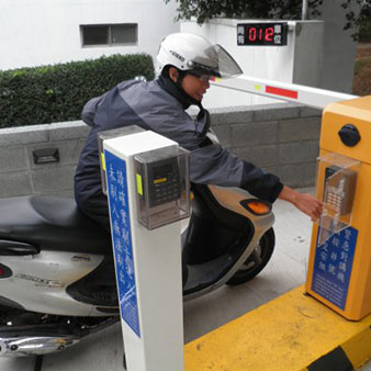 機車車籍資料管理與停車刷卡管制措施( 11 張相片 )