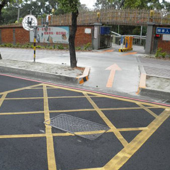 人行道機車動線改善工程( 18 張相片 )