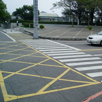 校園周邊交通號誌標線改善措施( 17 張相片 )